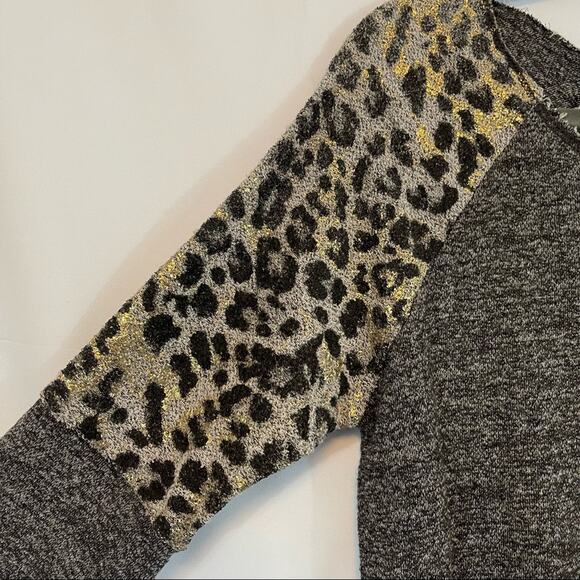 Black Bead, Raglan Sweater, Size Large. Shiny Leopard on the Shoulder! - Picture 2 of 5